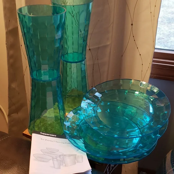 NEW - TUPPERWARE ICE PRISMS SERVING COLLECTION
